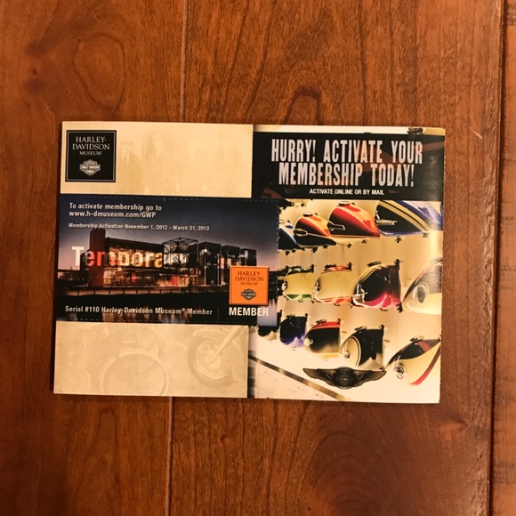 HARLEY-DAVIDSON MUSEUM 2013 110TH ANNIVERSARY TIN WITH KEY CHAIN AND BOOKLET - Picture 7 of 9